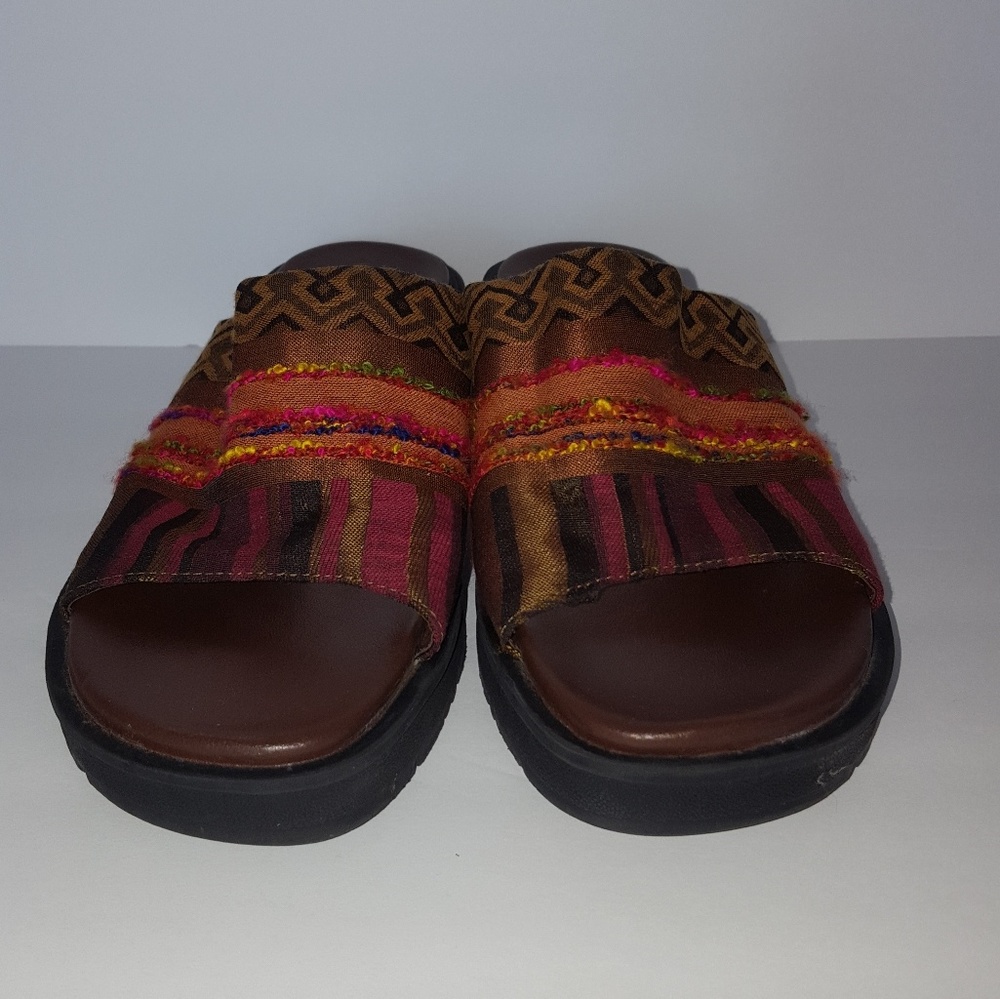 Bare Traps African Sandals 7/8